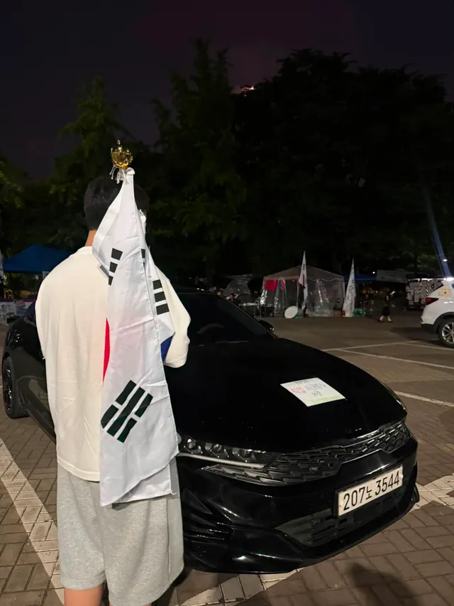 오늘 무료픽업 마무리 하고 귀가했습니다 :) 

극 내향인인데 .. 1-3도 끌려가보고 (?)

태극기도 들어봤어요 (강제) 

다음 픽업 있다