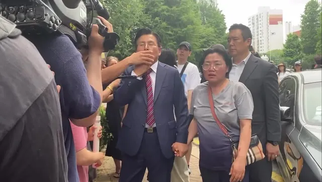 스친님들 그거아시나요?

과거부터 미친놈소리들으며
조작선거 부정선거 외치시던 분이
황교안 대표님이셨습니다

이번 잠실사태도
거의 모든 정치인이 