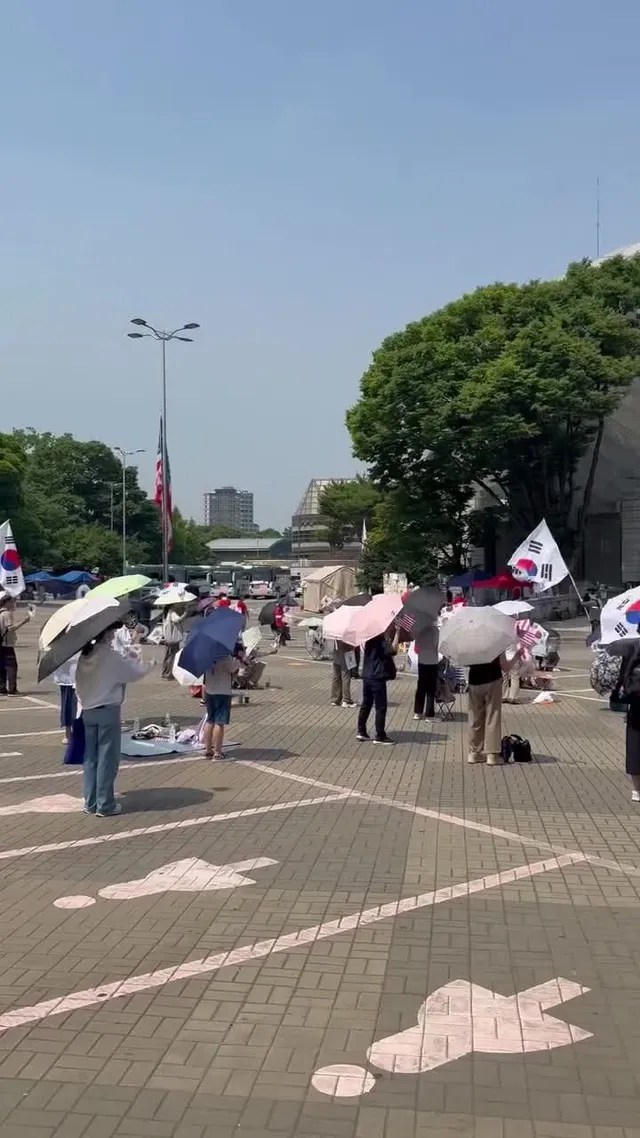 오전 10:50분 기준 올공
오늘도 등원하고 달려옴
올공 와야지 와야지 ~~~~~▓▓
지치지 맙시다 애국시민들 ! ▓