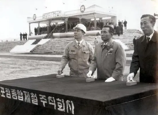 왜 인프라 없는 광주에 반도체 클러스터를 만드냐고 비난합니다.

포항제철은 인프라가 있어서 포항에 지었습니까?

박정희와 박태준마저 빨갱이로 만