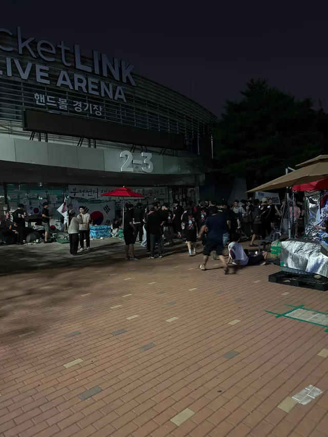어린애도 아니고, 지금 서로 땅따먹기 하며 갈라질 때는 아니라고 봅니다….

에이웹을 외치는 분들이든, 기존 부정선거 외치는 분들이든, 결국 핵