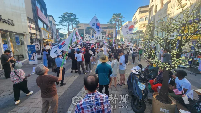 부정선거 규탄 집회 확산…안동서 자발적 참여 늘며 열기 고조

지난 21일 첫 집회가 열린 데 이어 28일 오후에도 '6·...