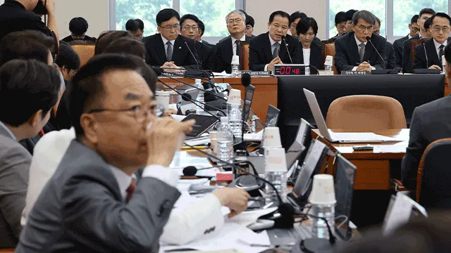 내일 ‘투표용지 사태’ 국정조사 2차 기관보고…윤호중·중앙선관위원...

‘투표용지 부족 사태’ 국회 국정조사 특위가 내일 중앙선거관리위원회 등