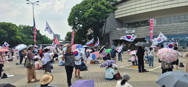 낮에 사람 짱마나!!!!!!!
오늘 쪼끔 시원한데?!?!?!?
