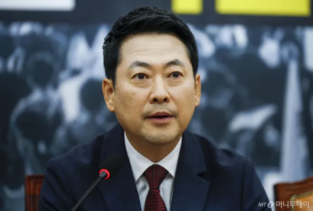 '친한계' 징계 예고한 국민의힘 윤리위…장동혁에 득일까, 실일까

징계 절차가 본격화하면 반(反)한동훈 정서가 강한 당원·지지층이 장동혁 대표를