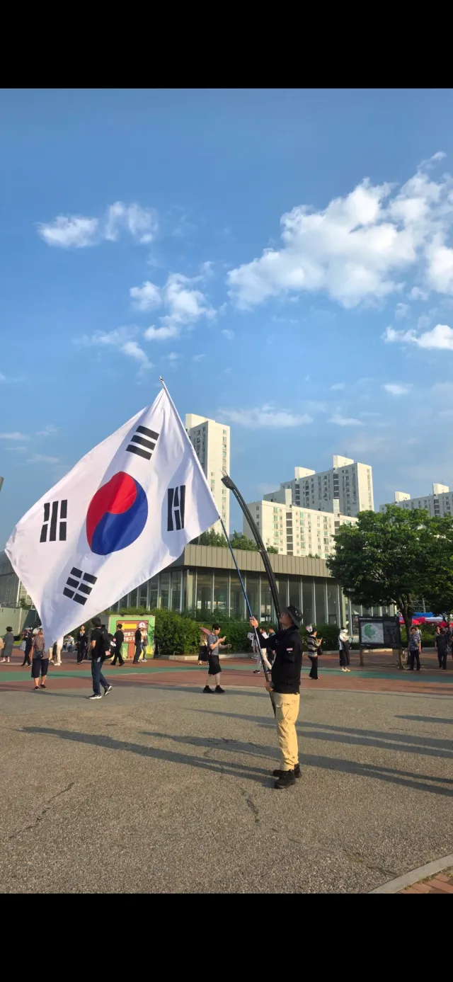‼️ 자원봉사 ‼️
올림픽공원에 오시는 자원봉사자분들은 각자 좋은 취지와 목적을 가지고 오신 분들입니다.

그리고 모두 한 사람의 개인입니다.
