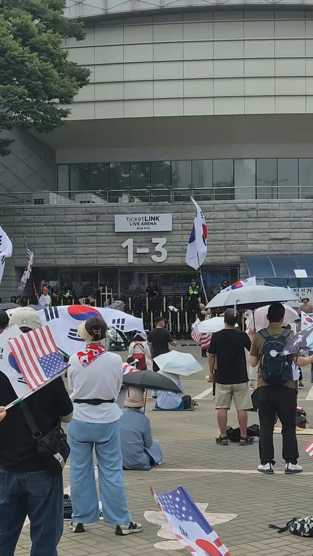 집에 가려고
인천공항에서 ~ 김포공항
김포공항에서 5호선 환승
마천행이네?! ... 올공 안갈 수가 없네

스타벅스 가야지~ 스타벅스 가야지~