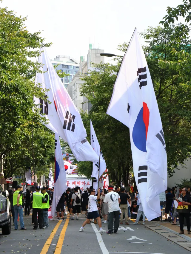 재선거! 전국 재선거 🇰🇷🇰🇷🇰🇷

"청년 여러분의 생각이 100% 옳다고 믿는다. 컨닝을 하다 걸리면 시험지 전부가 빵점이지 컨닝한