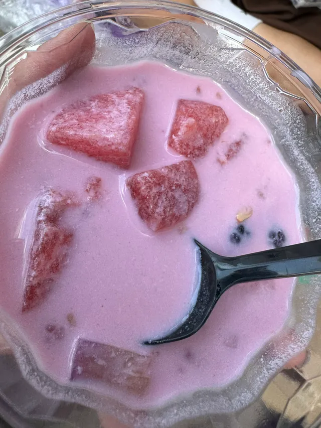 히히 태극기 바디페인팅 받구, 대형태극기 흔들다가 태극기 소매넣기 당하구,, 화채도 받구,, 드린 것 보다 받은 게 많은 것 같은🥹🥹 감사해