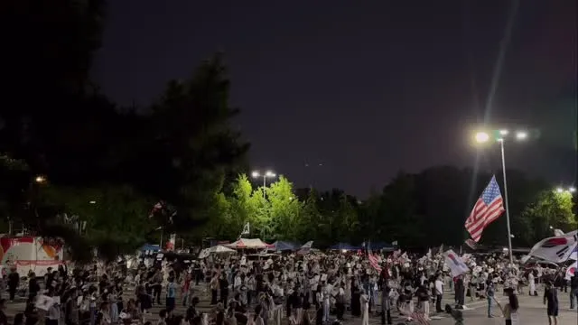 저녁에도 뜨겁게 모여주시고 목소리 내어주셔서 너무 감사합니다🇰🇷 날씨도 선선허이 딱 좋습니다 얼른들 오시죠 자유민주주의 우리가 지킵시다🛢️
