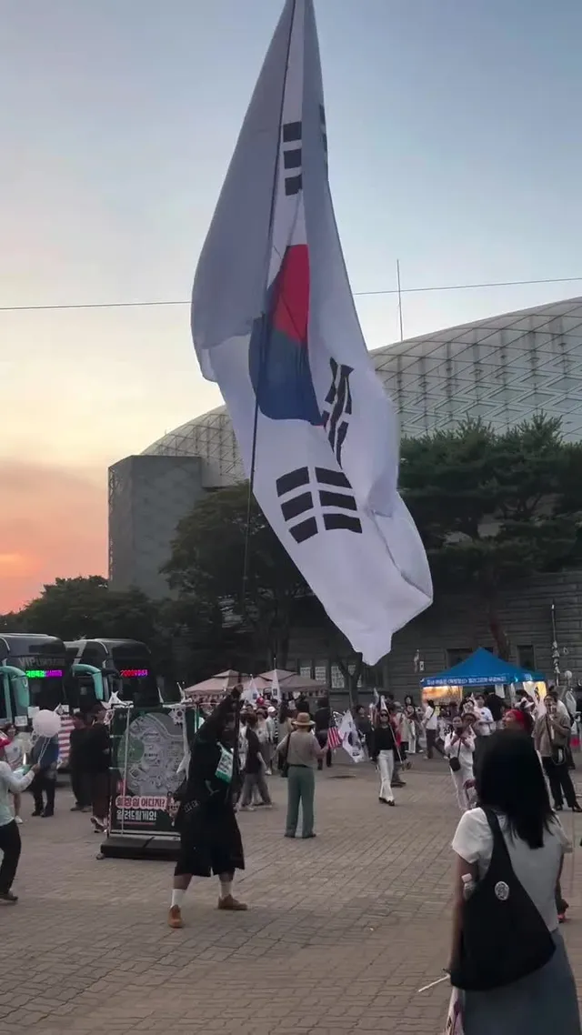 🇰🇷🇰🇷🇰🇷🇰🇷🇰🇷🇰🇷🇰🇷🇰🇷🇰🇷
부끄럽지 않은 어른이 될려고 합니다!
.
.
.
.
#태극기 #잠실 #참정권 