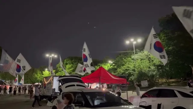 태극기 줄지어가는거 너무 멋있음
그와중에 1-2는 더 리드미컬해졌구 넘모 신나구