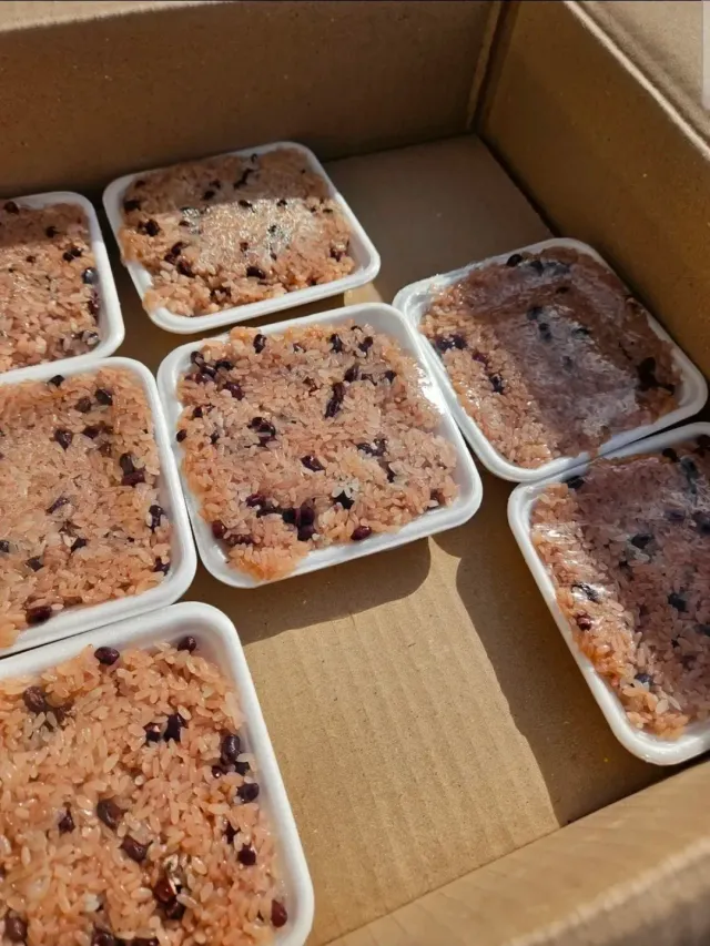 중요 아침밥!!!
저번주 오셨던 어머니~ (찰밥, 김치, 멸치)메뉴로
내일 아침7시에 1-3 오른편에서 나눠드려요~!!