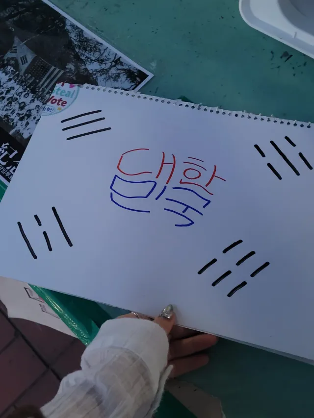 청주에서 방금전에 올공 도착했는데 지금 찐내향인존이 어디야...?
혼자 와가지구 나 돌아다니면서 소심하게 웅얼웅얼 외치고 있단 말야ㅠㅜㅠㅜ