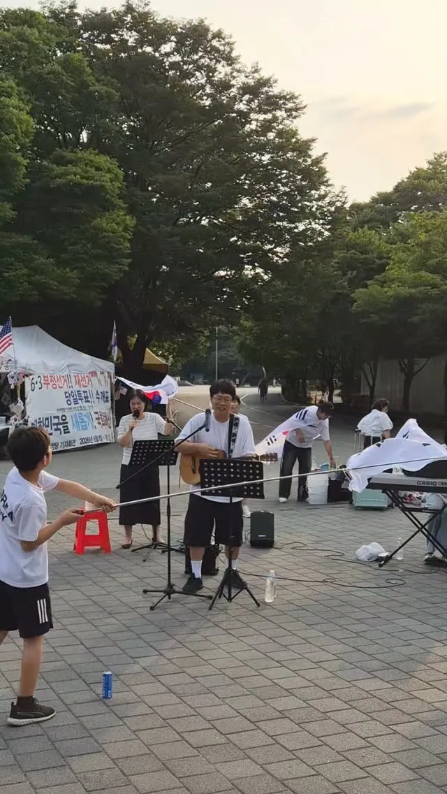 2026년 6월 30일 오후 6시. 기도하고 있습니다.

게이트 2-2 인근

요즘 앰프 사용 문제로 이런저런 말들이 있습니다.
소형 앰프를 사