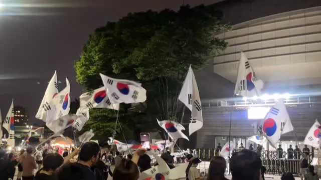 대형 태극기행렬 멋있다,,
지치다가도 태극기 행렬 지나가면
사람들 목소리에 기운 충전되는 게 느껴짐!!