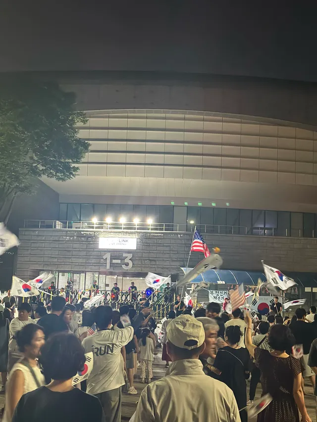 요즘 올공과 나라에 여러 일들이 많았어서 
머리 지끈이길래 쓰레드를 잠시 쉬려고
인스타 들어갔는데, 아무일도 없는 것처럼 
다른 갬성, 다른 온