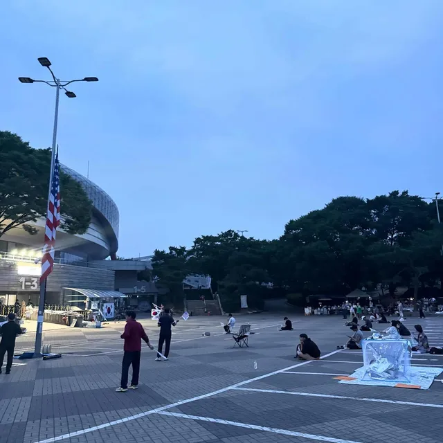 7월1일 AM 5:00 새벽반 현생에 치여 먼저 들어가겠습니다🥲
개인적으로 1-2가 제일 친근한 느낌입니다😶
태극기 열심히 흔들고 갑니다 열