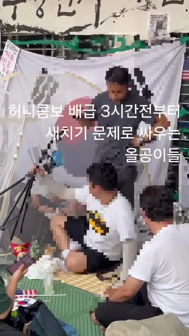 올공1-2에서 알립니다
최근 올공에 대한 관심이 떨어져 자영업자님들의 음식후원이 절반으로 줄어 많은 올공이들이 굶고있는 상황입니다. 

오늘도 