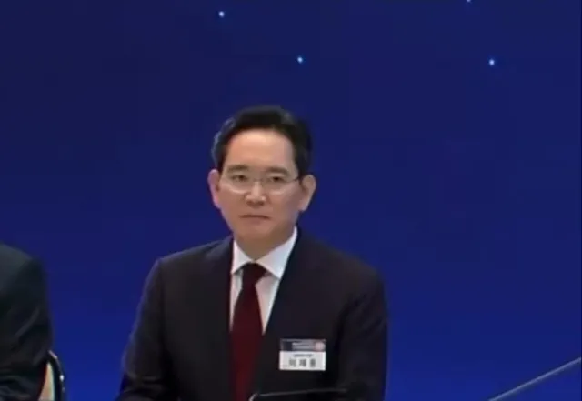 입 왜 내려가잇어 ㅠㅠㅠ