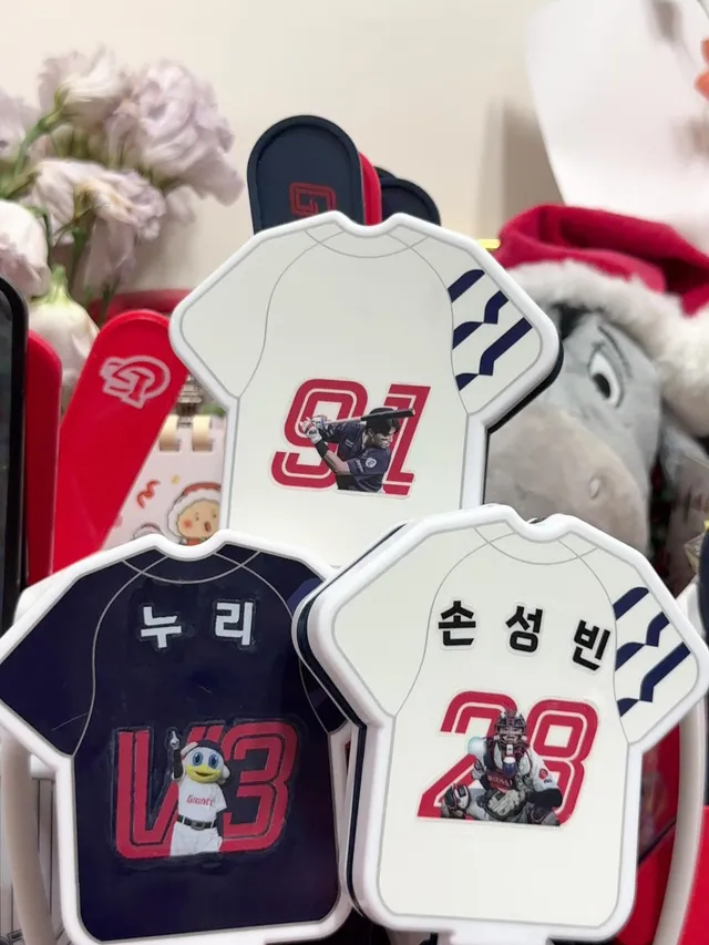 그때 여러분께 의견을 여쭤봤던 스티커가 드디어 도착했어요!!! 😆
어제 직접 붙여봤는데, 여러분이 골라주신 게 딱이더라고요ㅎㅎ
(누리는 제 사