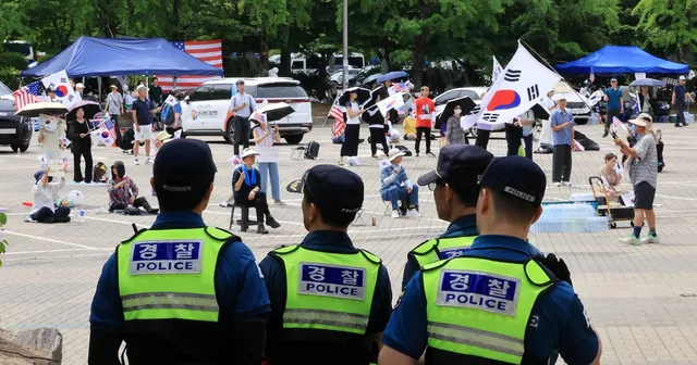 ‘개표소 시위’ 중 경찰관 때린 20대 남성 2명, 구속 갈림길

개표소 시위 중 경찰관 때린 20대 남성 2명, 구속 갈림길