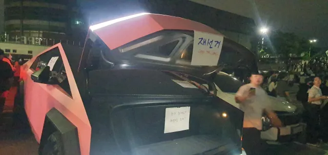 sbs뉴스보고 전화가 온다
이번 선거 결과보면서 뭔가 이상 하다 생각했는데
윤대통령  계엄이 맞았던거야? 
어!! 내가 계속 이야기한게 그거였어