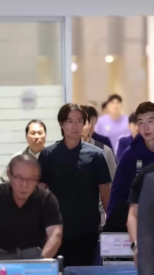 홍명보 입국하자 난리난 공항