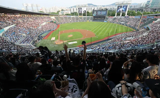 전반기 KBO '3강' LG·삼성·KT... 후반기 운명 알고 싶다면 이 선수 주목...

2026 KBO리그 전반기 LG, 삼성, KT가 선두