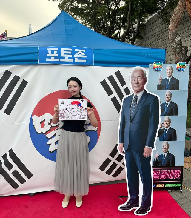 어제 나 포토존 옆에 지나가는데 붙잡아서 사진 찍어주심
항상 혼자 다녀서 올공에서 내 사진 남겨본적 첨이당