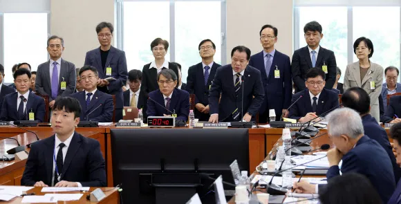 선관위 국조, 잠실 현장조사 앞두고 충돌…“경찰 협조” 놓고 여야 공...

위철환 중앙선관위원장 직무대행도 대한체육회 측으로부터 시위 장기화에