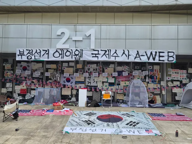 지금 올공에는 몇개의 파벌이 경쟁하고 있는데 나름 자기들끼리의 암구어가 있더군. ('단결'하면 '투쟁'으로 답하는 그런... ) 내가 확인한 건