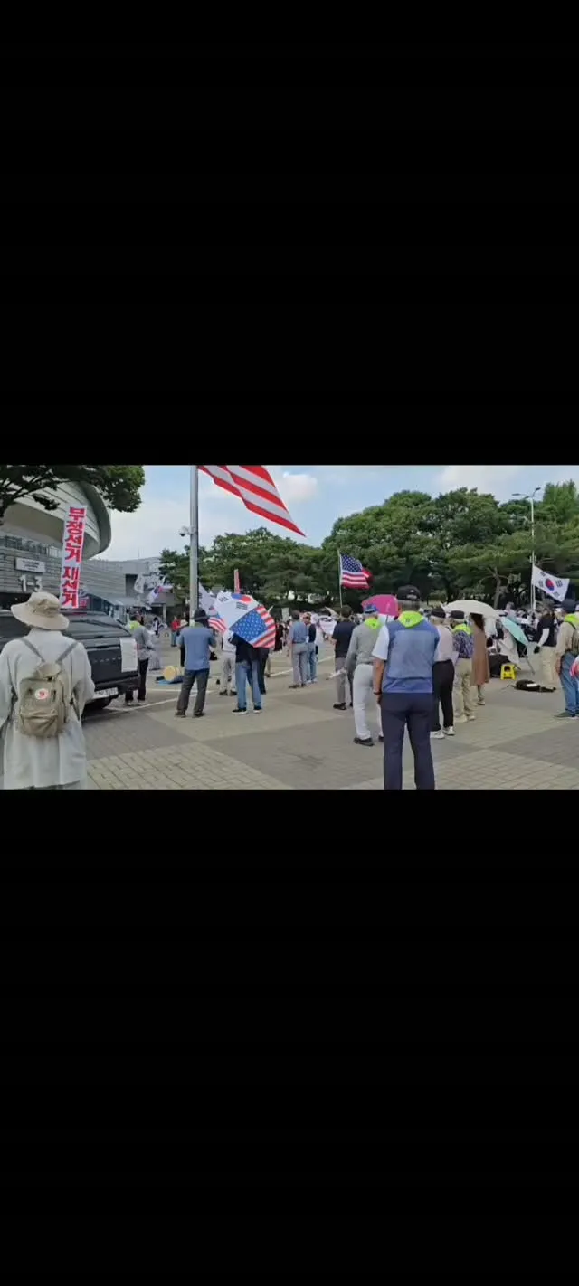 눈물이 나서 꾹 참았다
왜 눈물이 나려 했나

우파분들 저랑 맞팔해요! 함께 민주주의를 지킵시다🇰🇷