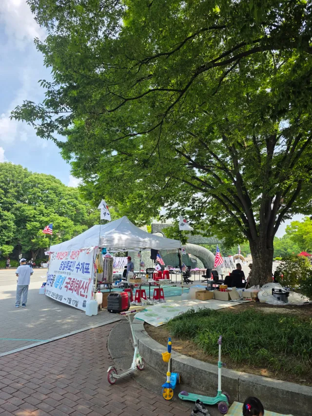 2-2앞 동상 뒤쪽에 도착했어요~