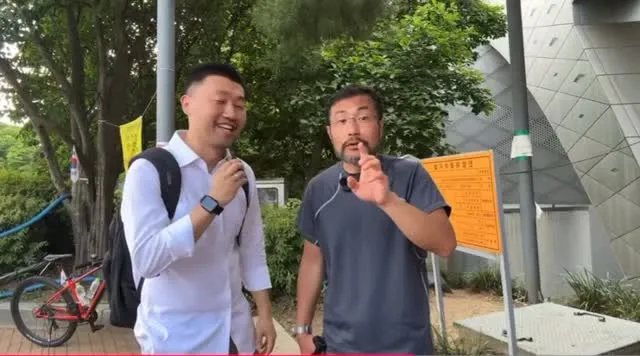 📌올공 철다르크 인터뷰

✔️50대 중반인 내가 무엇을 얻겠다고 집단광기에 사로잡혀 폭력을 휘두르는 애들과 맞서 싸우고 있을까? 
✔️보수로서