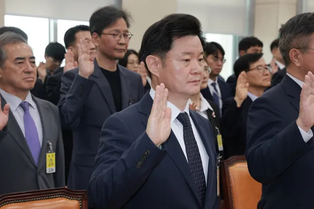 국조특위 '개표소 봉쇄 대응' 질타에…서울청장 "기존 집회와 달라서"

국조특위 '개표소 봉쇄 대응' 질타에…서울청장 "기존 집회와 달라서"서울