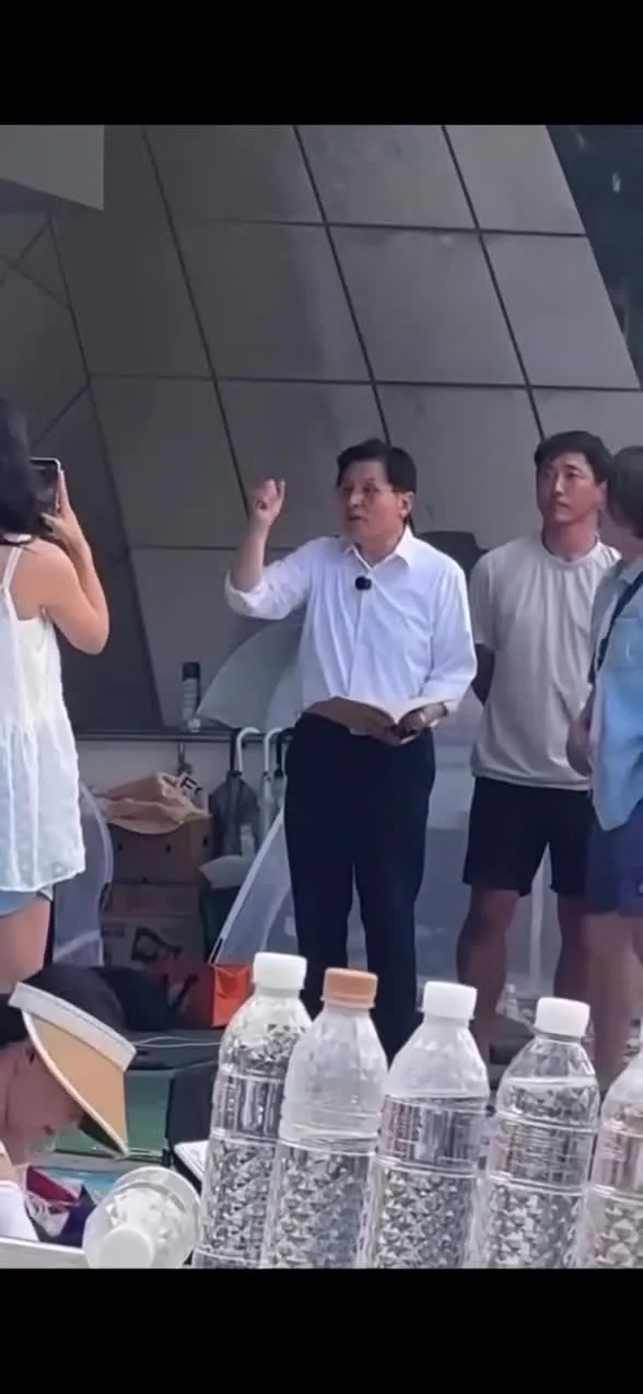 아앀 오늘 본거중에 최웃겼음ㅋㅋㅋㅋ🤣🤣🤣

📣황교안대표 : 구호 할거에요 안할거에요⁉️
부정선거 재선거 당일투표 수개표‼️

📣2-1 