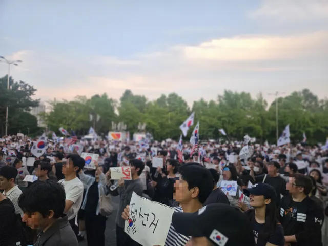 올림픽공원으로 본 2030의 정치…절차를 묻고, 알고리즘을 믿다

2030은 민주주의를 정치적 이념보다 절차의 문제로 받아들이는 세대다. 독재와