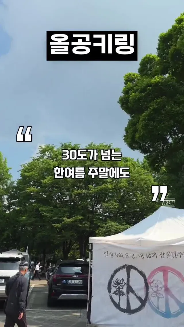 이번 주 키링부스는 7월 4일 토요일 17시에 뵙겠습니다

1400개 추가제작했고
로고 활용한 차량용 스티커랑 
목걸이용 긴 줄도 넉넉하게 마련