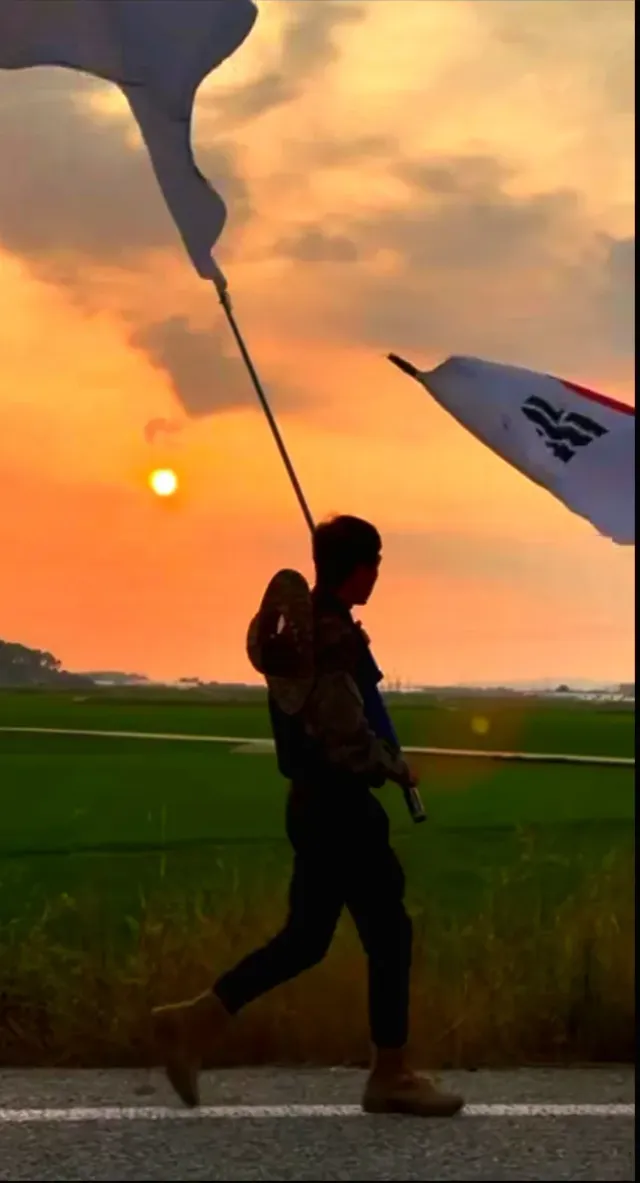 잠실민주화운동 순례길 발견 
광주-장성-김제-익산~~서울 올림픽 공원까지 7.4도착이랍니다 
이것이 진정한 민주화 운동