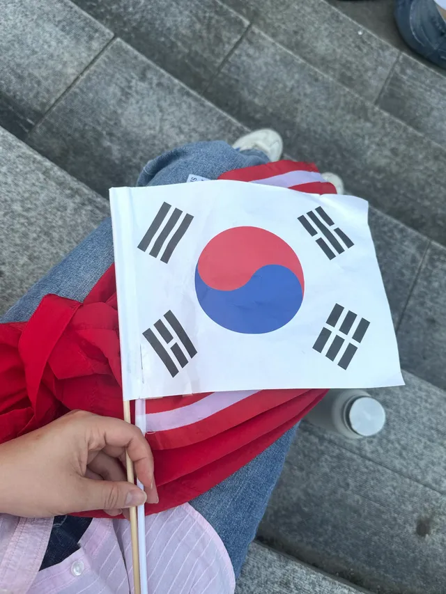 작은 소리지만 나중에 후회하고 싶지 않아서 
열심히 외치고 갑니다🇰🇷👍
