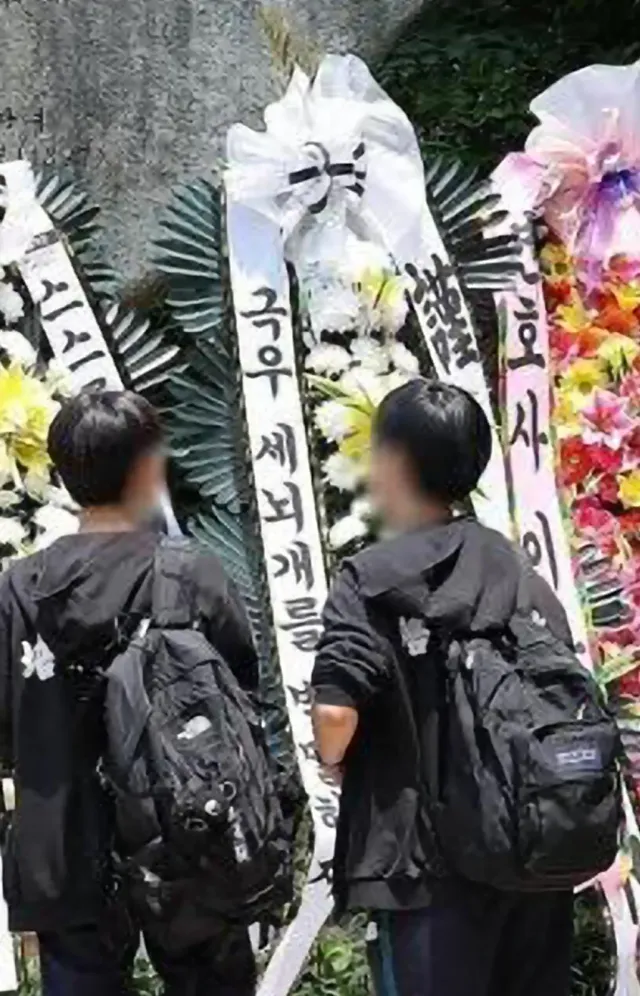 하긴 빨갱이들은 공산당이 싫다고 하면 어린애도 찢어죽이는데 
극우 세뇌개 ㅇㅈㄹ
문구에서 늙은빨갱이 개밥쉰내남