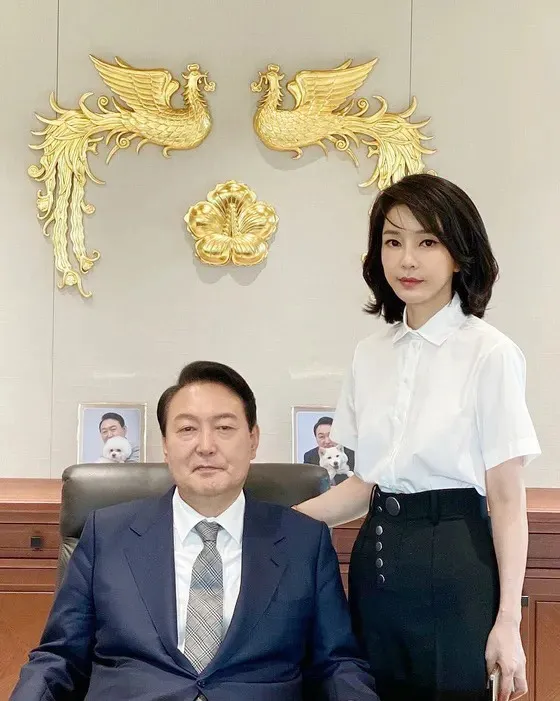 그 누구보다 나라를 위했다는 사실을 다시한번 깨닫습니다

너무 외로운 싸움을 하고 계셨군요

이제 국민이 합니다

바통터치입니다
