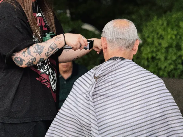 오늘의 올공, 재능기부 하시는 분들👍🏻
💇🏻‍♂️올공이발소, 지나가는데 웃음소리 들리는데, 듣기 좋더라.
🇰🇷비 소식이 있어서인지 피