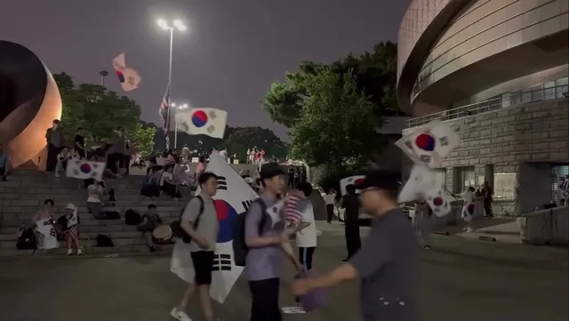 뭔가 계단이 있어서 구냥 앉아있어도 부담없고 좋았어
내향인들 여기루 갓!!!

난 현생 살다가 주말에 다시 용기내서 올게!