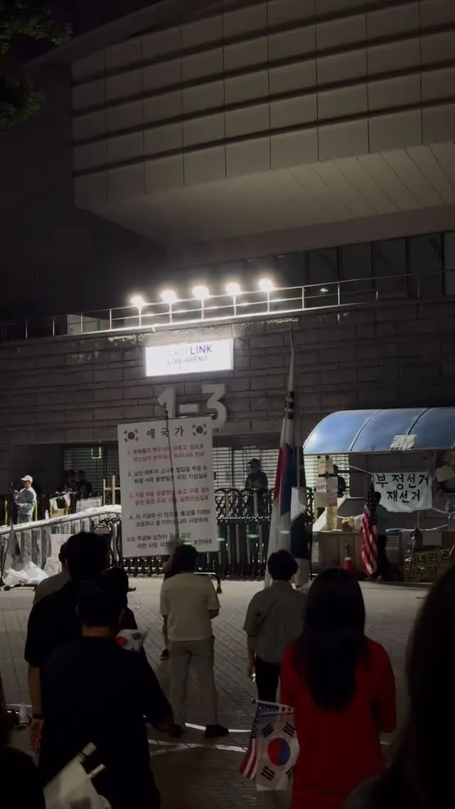 안녕하세요 산적입니다.
왜 올공에서는 산적한테 음료, 음식, 의료지원, 학생들 과외, 모기 기피제까지 뿌려주시고, 저한테 보물이라고 해주시는 어