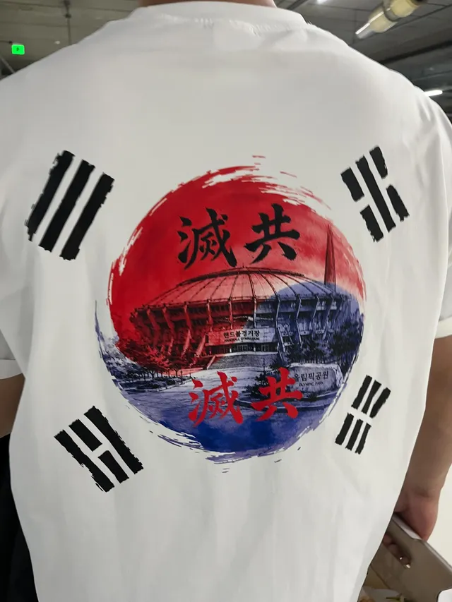 6월 27일 토요일 점심
천안에 있는 한 쌀국수집에서
저희 음식을 몰래 결제하신 분을 찾습니다..
남자친구랑 커플티로 멸공 올공 티를 입고있었는