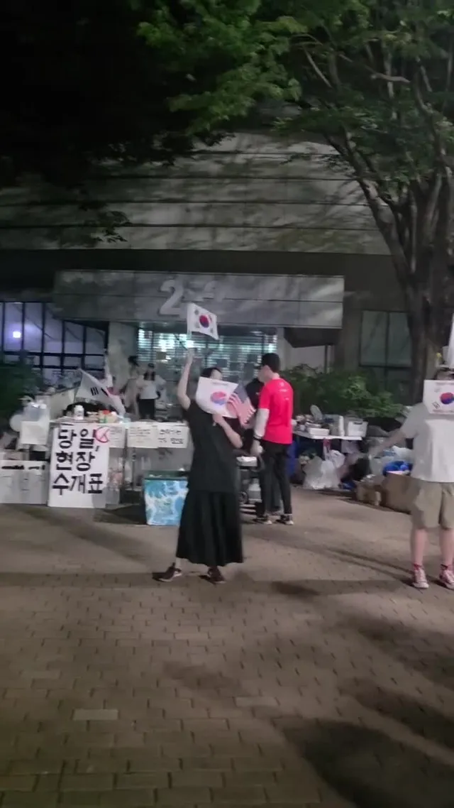 이제 SNS도 검열들어가고 있고
내가 지금 할수있는거라곤 
올공에서 같이 모여 목소리외치는것 뿐이지만
모르는척 침묵하지 않으리!!
부정선거! 재