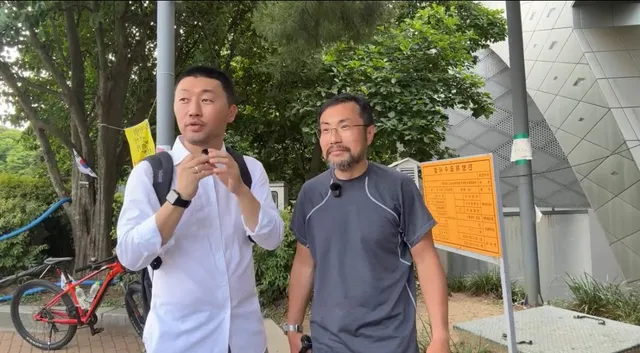 📌올공 철다르크 인터뷰 3

✔️같은 편인척 친근하게 다가와서 묻는다.
“뭘 원하는 거에요?” 
✔️그런 것 없다고 대답하면
“아저씨가 왜 나