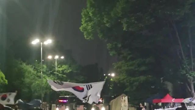 7월2일 00시 30분
비가 한두방울씩 떨어짐에도 변함없이...